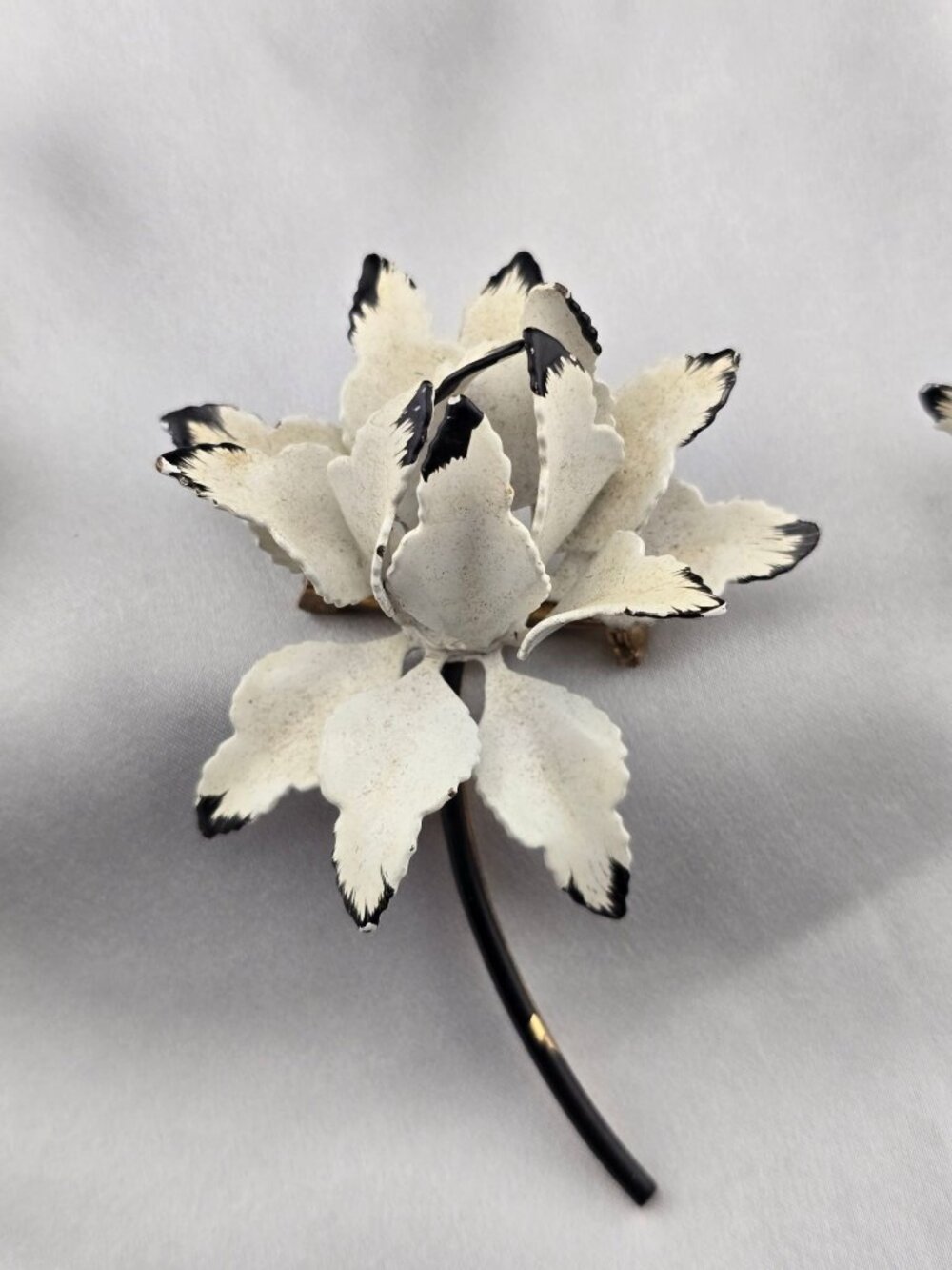 Vintage White & Black Enamel Flower Brooch Matching Clip-On Earrings Set READ - Picture 2 of 12